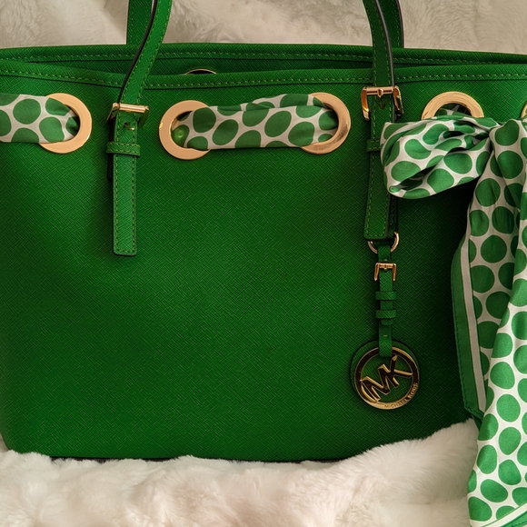 Michael Kors Kelly Green Satchel Tote Bag With Polka Dot Scarf HTF RARE COLOR - Picture 4 of 13